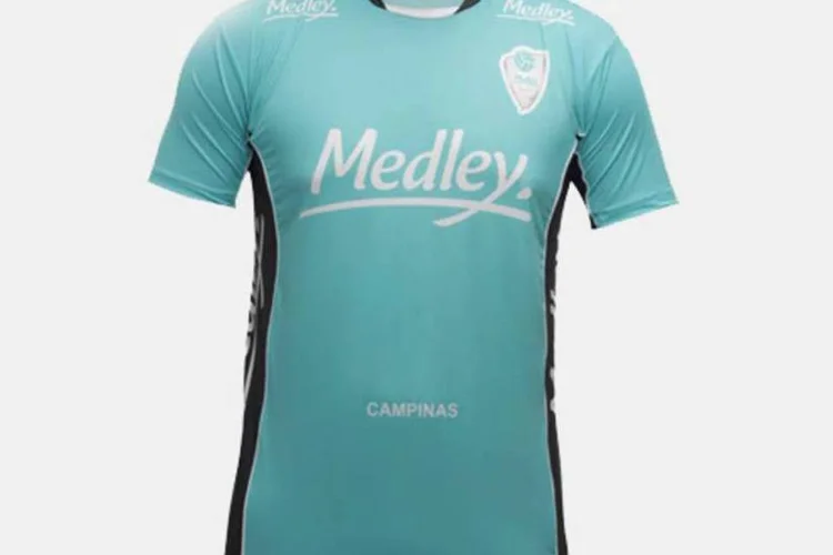 
	No site &eacute; poss&iacute;vel comprar as camisas dos uniformes n&uacute;mero um e dois, al&eacute;m da camiseta do l&iacute;bero
 (Divulgação)