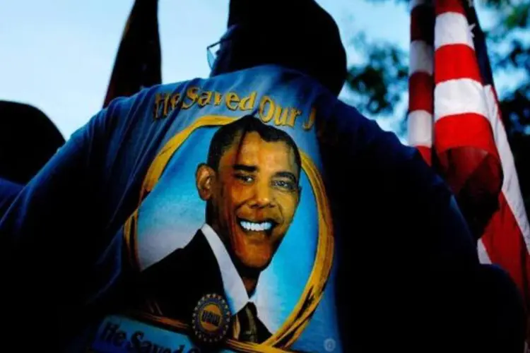 
	Trabalhador usa camiseta com imagem de Obama
 (Getty Images)