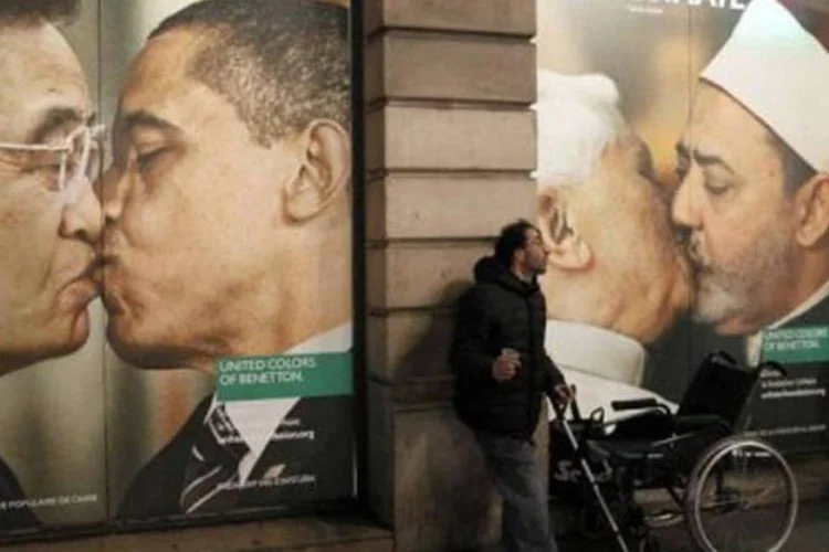 Além do Papa, a Benetton explora em sua publicidade o relacionamento entre outros líderes
 (Patrick Kovarik/AFP)