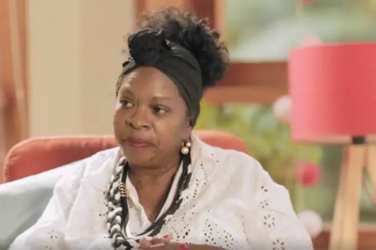 Nova campanha da Avon em que mulher fala sobre como é ser mãe de um rapaz negro e bissexual (Reprodução)