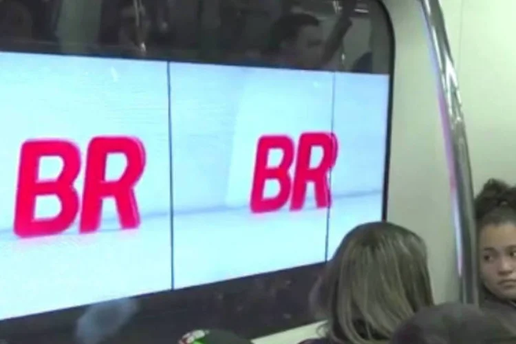 Campanha da WMcCann na linha amarela do metrô: são 24 quadros por segundo (Reprodução/YouTube/WMcCann BR)