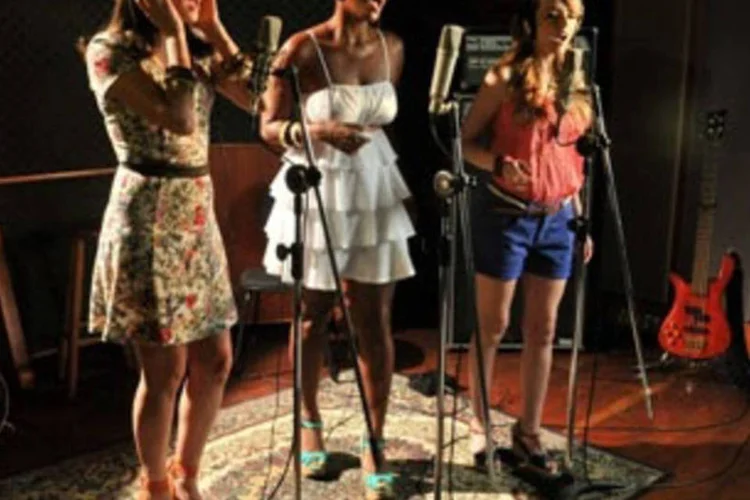 As jovens cantoras Tiê, Thalma de Freitas e Juliana Kehl gravam CD (Divulgação/AdNews)