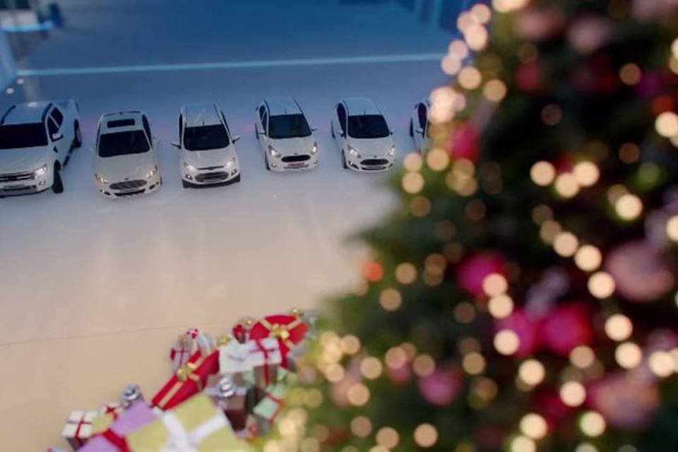 Ford inverte papéis e carros desejam o cliente de presente
