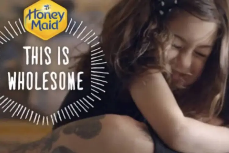 Honey Maid em sua campanha This is Wholesome: a série de documentários curtos apresenta diferentes tipos de pais (Reprodução/YouTube/Honey Maid)