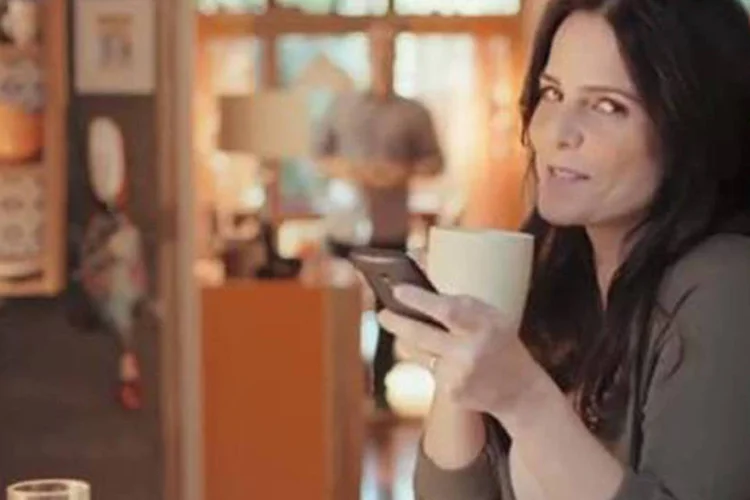 Campanha do Itaú: filmes para TV promovem as funcionalidades sob a ótica de um pai e uma mãe (Reprodução/YouTube)