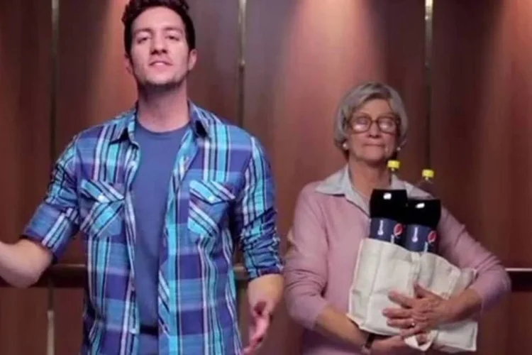 Velhinha não aguenta garrafão da Pepsi: promoção continua campanha “Pode Ser Agora” (Reprodução/YouTube/Pepsi)