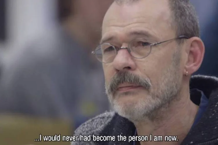 "Why Wait Until it's Too Late?": versão 2014 da ação traz declarações de amor de participantes (Reprodução/YouTube/Darre van Dijk)