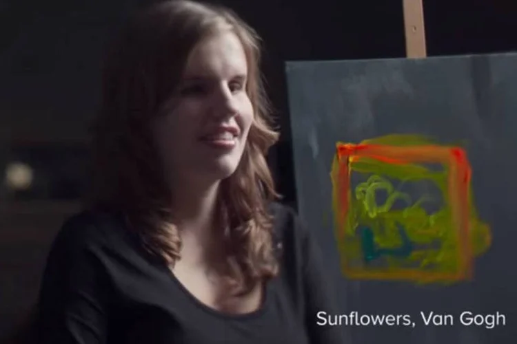 
	Campanha sobre &quot;vis&atilde;o&quot; de cegos: lugares como a casa de Anne Frank e a Westertoren s&atilde;o pintadas pelos convidados e transformadas em pe&ccedil;as publicit&aacute;rias
 (Reprodução/ Youtube)