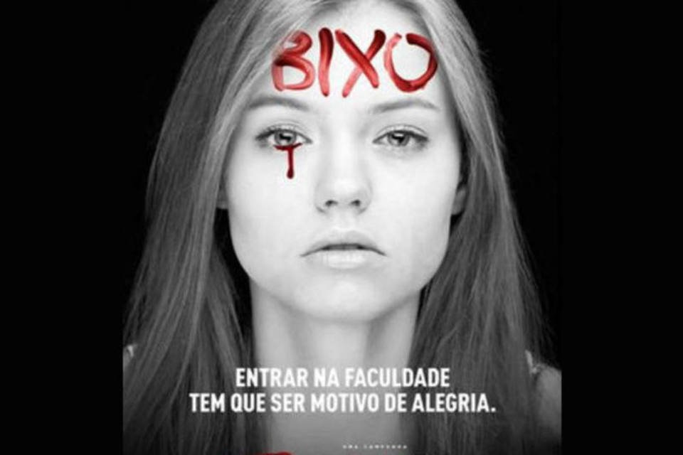 Caloura chora lágrimas de sangue em campanha contra trote
