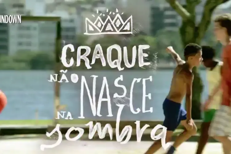 
	Comercial da Sundown, marca da Johnson &amp; Johnson: CBF acusa empresa de usar elementos da sele&ccedil;&atilde;o em diferentes campanhas de TV
 (Divulgação/Sundown)