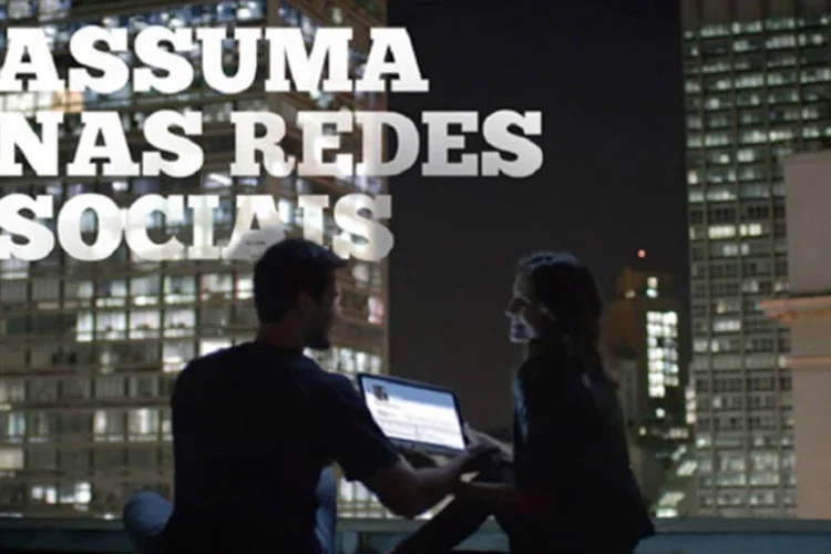 
	Campanha da Marisa para o Dia dos Namorados: apelo para tornar os relacionamentos p&uacute;blicos
 (Reprodução)