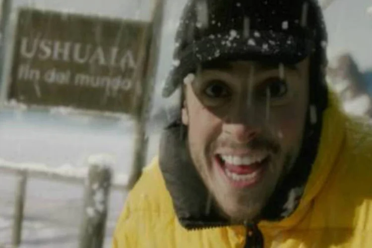A primeira parada do personagem será a gelada Ushuaia, na Argentina, e, para o café, ele leva uma pedra de gelo no formato do pote da margarina (Reprodução)