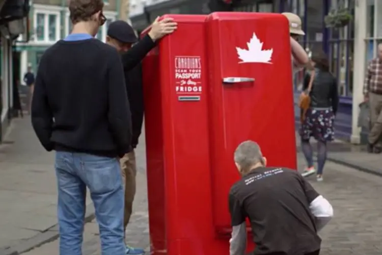 De certa maneira, a ação se propõe a reforçar o orgulho de ser canadense – especialmente a alguns dias do Canada Day -, mostra como muitos deles sentem saudades de casa (Reprodução)