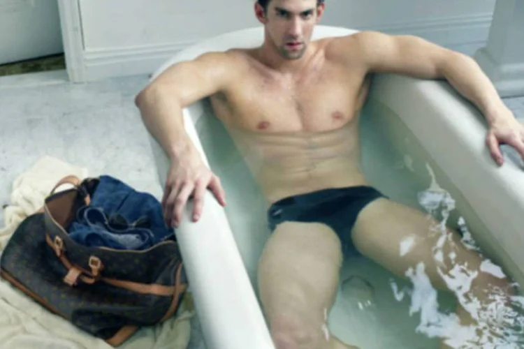 
	Campanha de Michael Phelps para Louis Vuitton: foto do nadador feita para an&uacute;ncio vazou na internet em 8 de agosto
 (Reprodução)