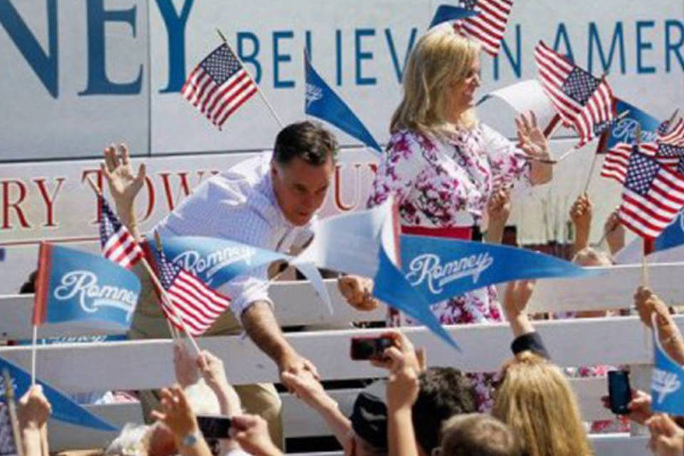 Mitt Romney parte ao encontro dos americanos em um ônibus