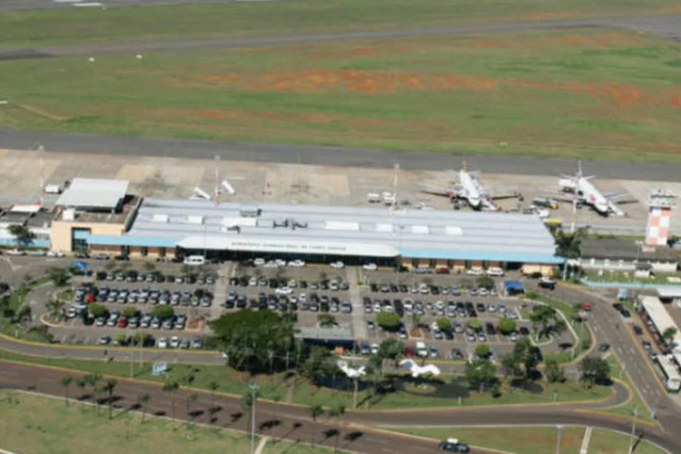 
	Aeroporto de Campo Grande: o &iacute;ndio Josiel Gabriel Alves foi baleado durante tentativa de ocupa&ccedil;&atilde;o de uma fazenda da regi&atilde;o.
 (Divulgação/Infraero)