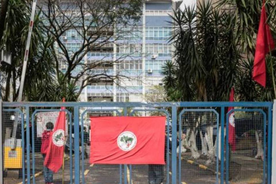 MST ocupa sedes do Incra e da Fazenda em Porto Alegre