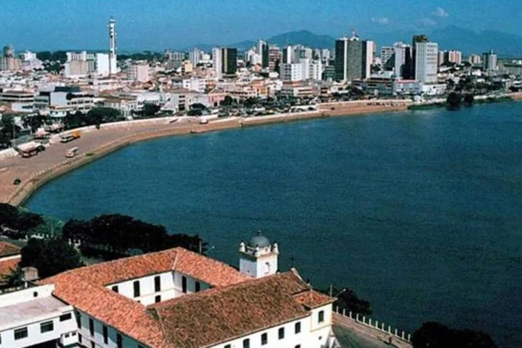A cidade de Campos, no Rio de Janeiro: economia baseada na produção de petróleo e gás (Wikimedia Commons)
