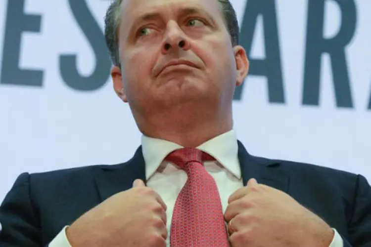 
	Eduardo Campos: o governador disse estar confiante na vit&oacute;ria do seu candidato &agrave; sua sucess&atilde;o, mas nada adiantou sobre o escolhido (Antonio Cruz/Agência Brasil)