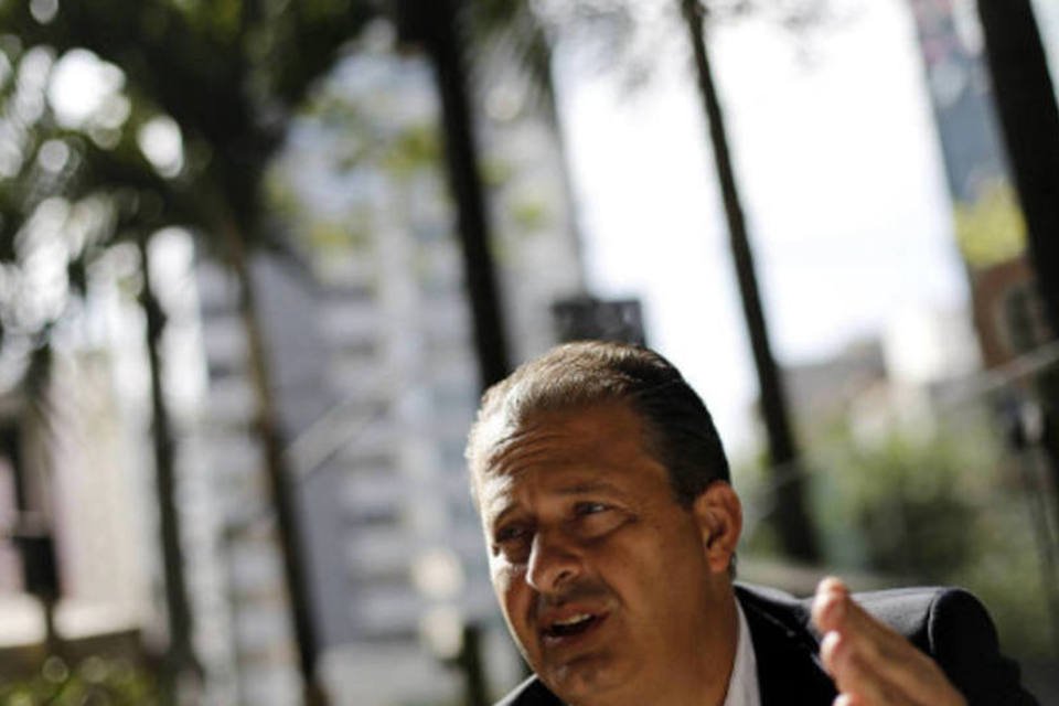 Campos promete não aumentar carga tributária se eleito