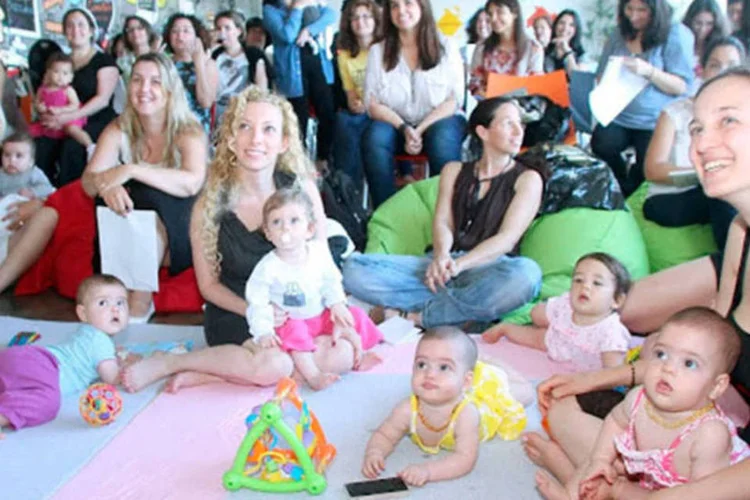 
	Mulheres durante aula do programa Campus para M&atilde;es da Google: as aulas s&atilde;o desenvolvidas para enfrentar a escassez de mulheres empreendedoras em Israel
 (Divulgação/Google Official Blog)