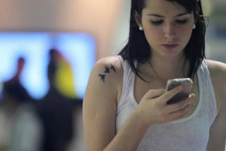 A maioria dos usuários que possui smartphones tem entre 25 e 44 anos (Cristiano SantAnna/indicefoto.com)