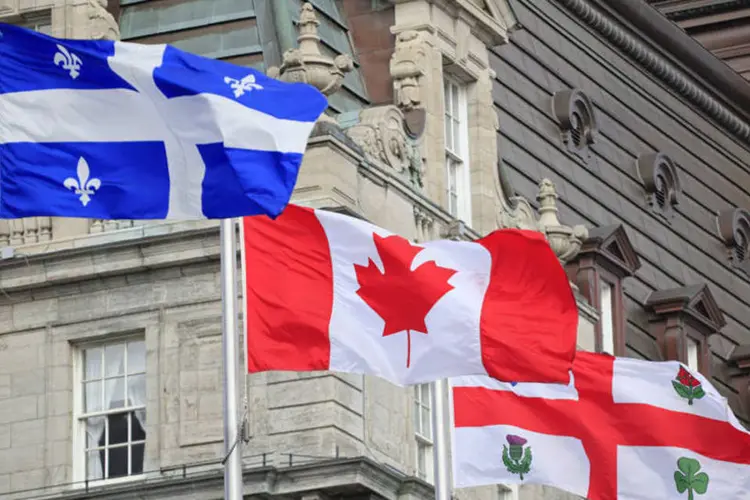 Bandeiras do Canadá, Quebéc e de Montreal: boas oportunidades para quem fala francês (Thinkstock)