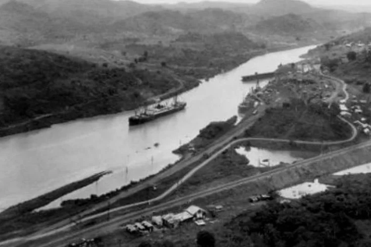 Canal do Panamá em construção em 1914: obra encara hoje o desafio de modernizar-se (AFP)