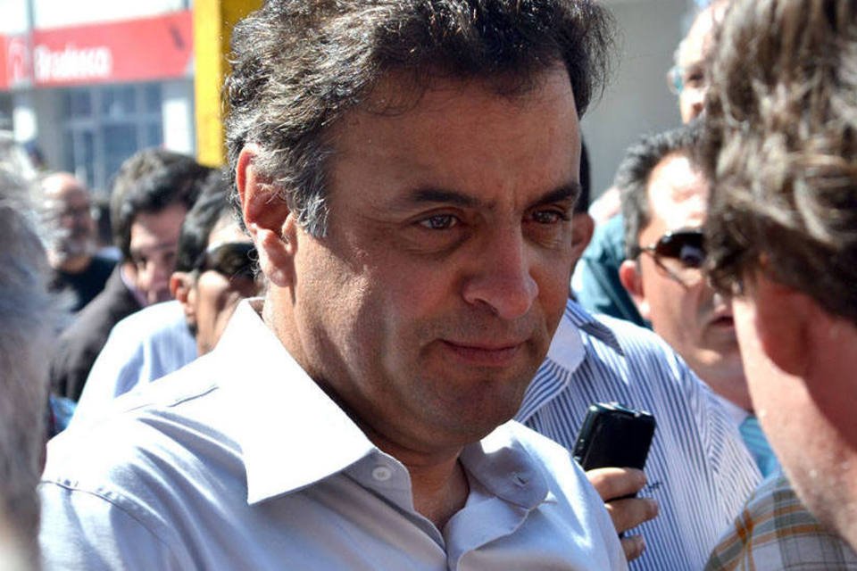 Em estreia na TV, Aécio diz que problema do Brasil é governo