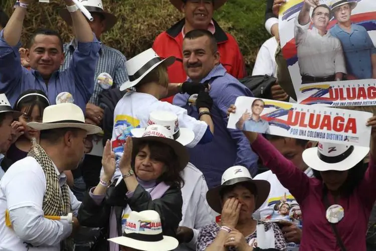 Apoiadores do candidato presidencial Oscar Ivan Zuluaga, durante um comício em Bogotá, na Colômbia (John Vizcaino/Reuters)