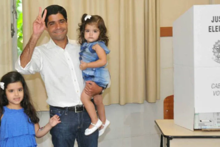 
	Candidato ACM Neto vota em Salvador: aos 33 anos, ele vai ocupar pela primeira o cargo de prefeito de Salvador
 (Reprodução)