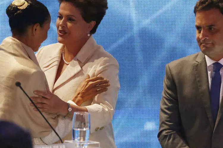 
	Candidatas Marina Silva e Dilma Rousseff, com o tamb&eacute;m candidato A&eacute;cio Neves, no debate da Band
 (Paulo Whitaker/Reuters)
