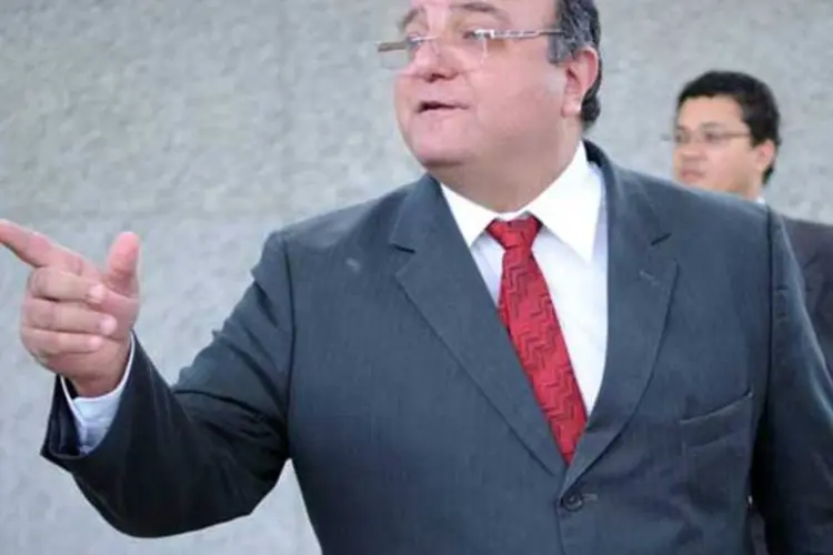 Candido Vaccarezza, líder do governo na Câmara, prepara o "modus operandi" da votação do mínimo (Fábio Rodrigues Pozzebom/AGÊNCIA BRASIL)
