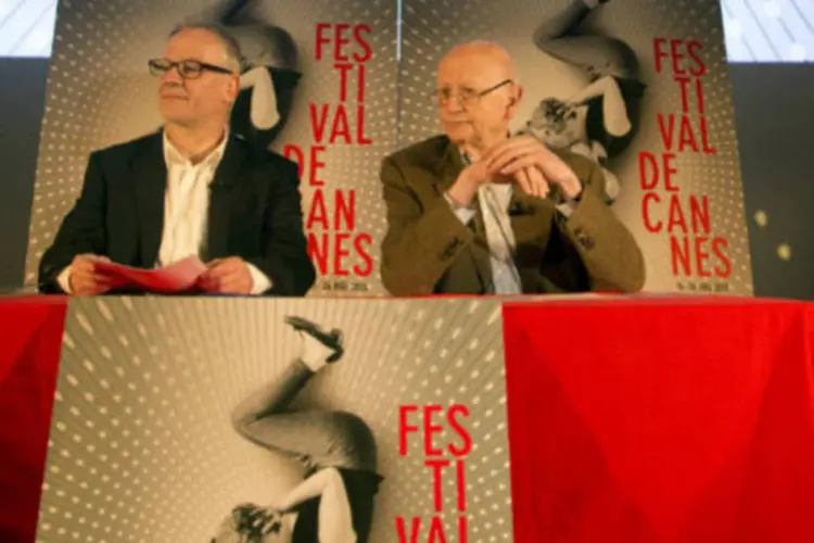 Thierry Fremaux (E) e Gilles Jacob anunciam os filmes que competem no 66º Festival de Cannes, em Paris  (REUTERS / Charles Platiau)