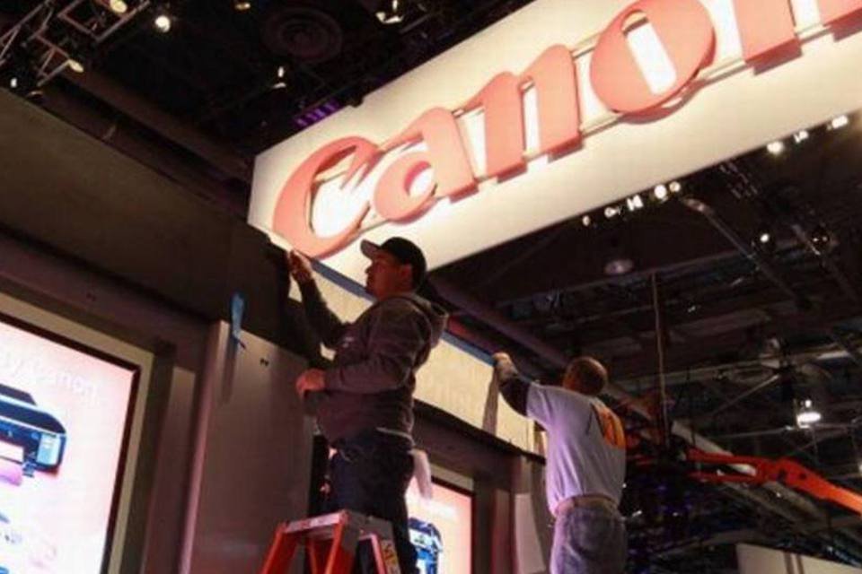 Canon reduz previsões por enchentes na Tailândia e iene forte