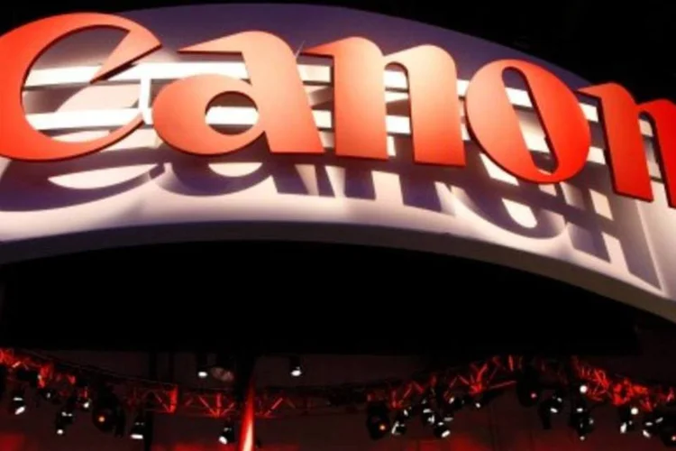 
	Canon: acordo transformar&aacute; a Canon num ator importante no mercado de vigil&acirc;ncia por v&iacute;deo, que valia estimados 15 bilh&otilde;es de d&oacute;lares ao final do ano passado
 (.)