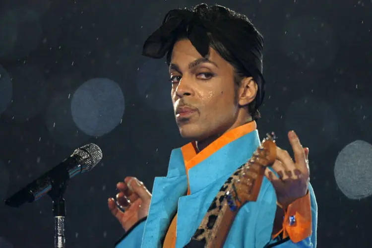 
	Prince: a data foi escolhida por causa de uma estrofe da can&ccedil;&atilde;o: &quot;It&#39;s been seven hours and 13 days since you took your love away&quot;, que corresponde &agrave; data de sua morte
 (Mike Blake / Reuters)