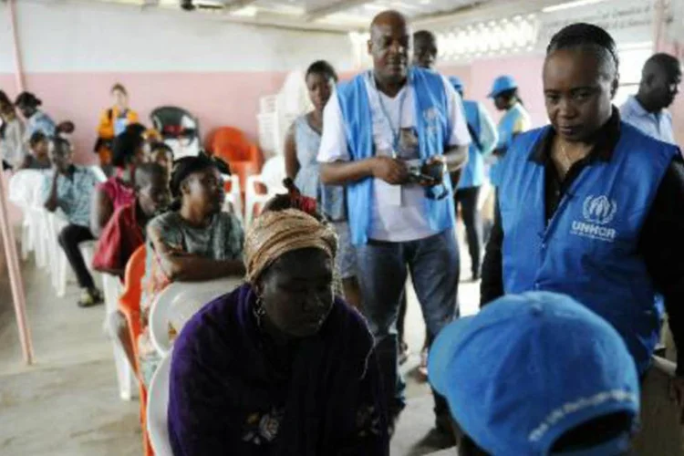 A cantora de ópera Barbara Hendricks visita centro de acolhimento de apátridas na Costa do Marfim (Sia Kambou/AFP)