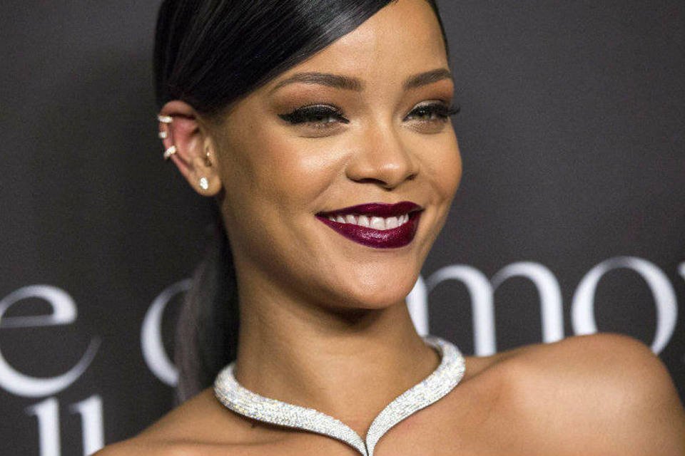 Rihanna lança linha de óculos inspirados em "Star Trek"