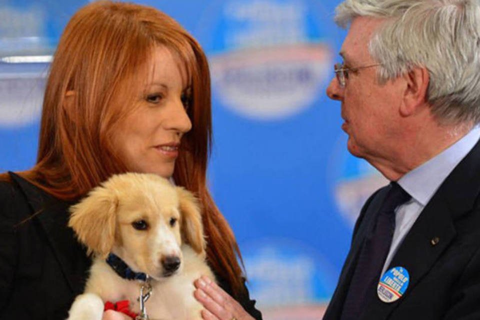 Duelo de cães entre Berlusconi e Monti na Itália
