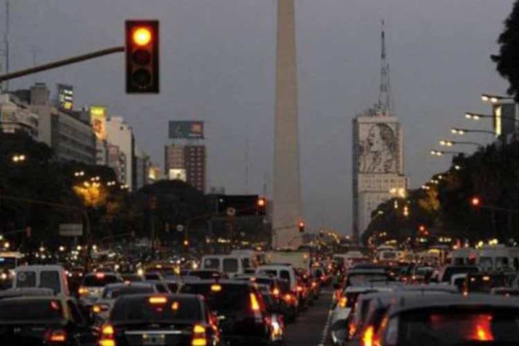 
	Buenos Aires: A acumula&ccedil;&atilde;o de lixo nas ruas devido &agrave;s sequelas de um conflito trabalhista que explodiu h&aacute; uma semana contribuiu para alagar as ruas
 (Juan Mabromata/AFP)