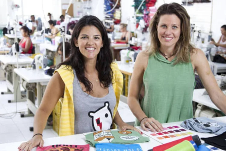 Fabiana Decnop e Paula Novaes, donas da confecção Mundo de Oz.  (Marcelo Correa)