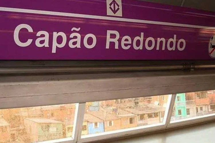 
	Cap&atilde;o Redondo, uma das esta&ccedil;&otilde;es da Linha 5: neste momento, de acordo com o Metr&ocirc;, circula&ccedil;&atilde;o de trens desta linha est&aacute; interrompida porque ainda h&aacute; usu&aacute;rios na via
 (Wikimedia Commons)