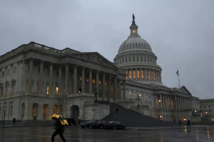 
	Capit&oacute;lio, sede do Congresso dos EUA, em Washington: projeto de lei&nbsp;inclui tamb&eacute;m san&ccedil;&otilde;es &agrave; R&uacute;ssia
 (Reuters / Jason Reed)
