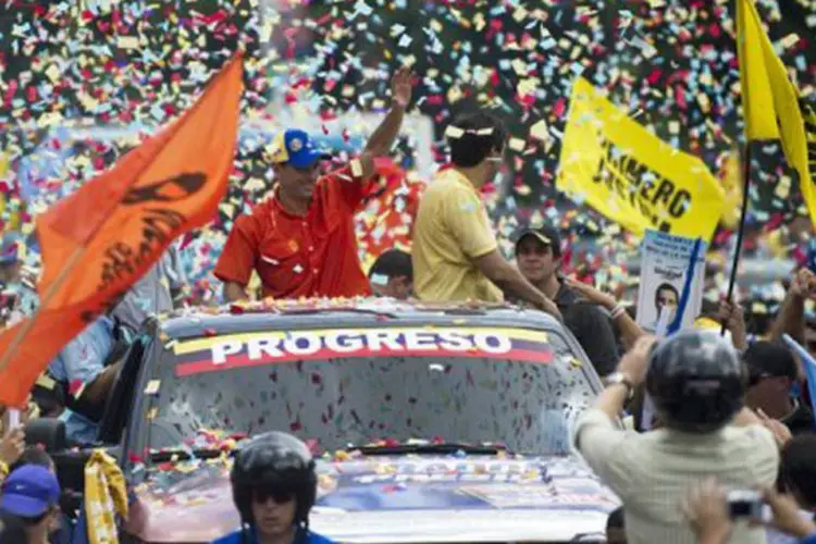 
	Henrique Capriles, candidato opositor na Venezuela: pesquisa mostra pol&iacute;tico l&iacute;der, com 51,8% das inten&ccedil;&otilde;es de votos
 (Juan Barreto/AFP)