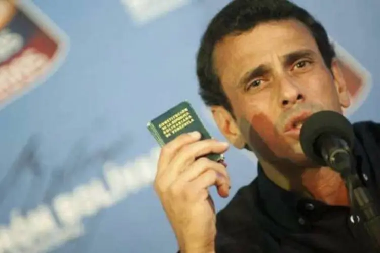 
	O opositor venezuelano Henrique Capriles:&nbsp;Capriles havia anunciado que os opositores apresentariam demanda no TSJ, depois de ter rejeitado auditoria do processo eleitoral que foi iniciado pelo Conselho Nacional Eleitoral (CNE).
 (AFP/ Raúl Arboleda)