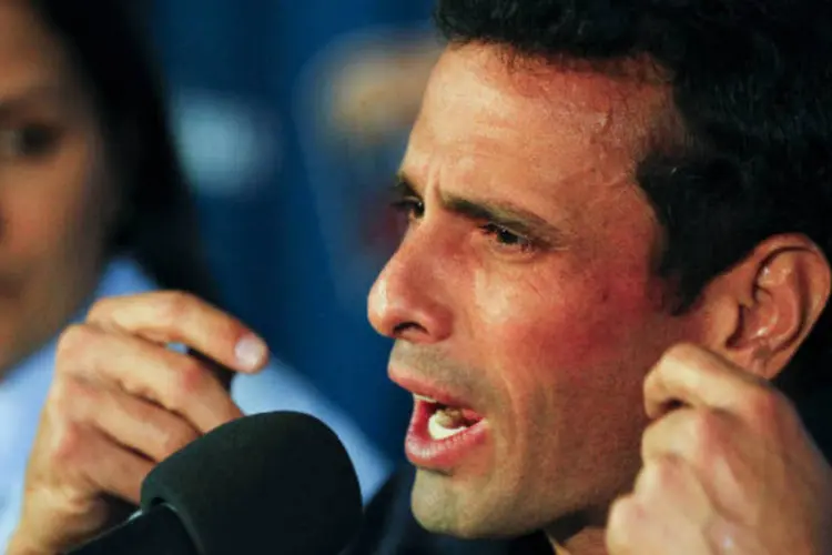 
	Henrique Capriles: l&iacute;der opositor se recusou na semana passada a participar da chamada &quot;confer&ecirc;ncia de paz&quot;, organizada por Maduro
 (REUTERS/Carlos Garcia Rawlins)