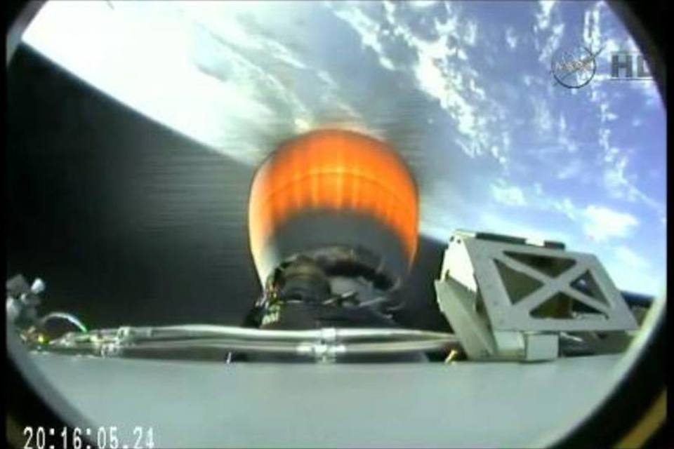 Cápsula Dragon da SpaceX chega à ISS