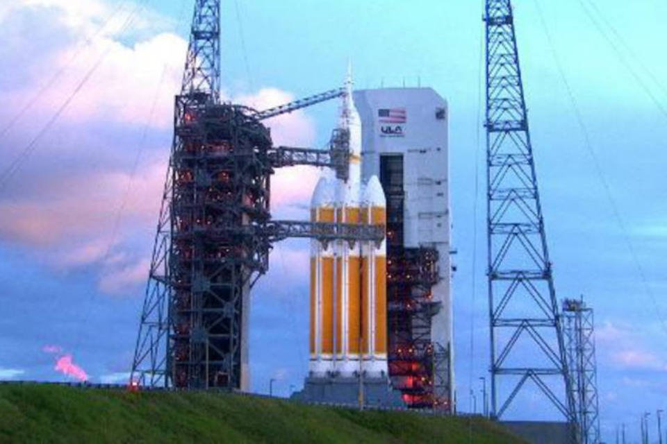 Orion aterissa após primeira viagem de teste ao espaço