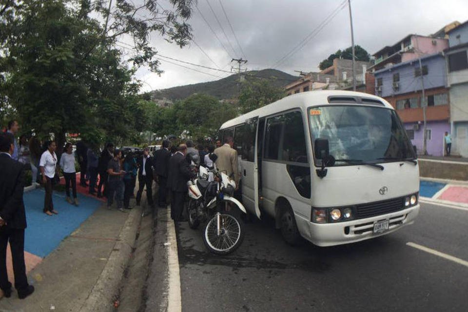 PT critica viagem de senadores à Venezuela